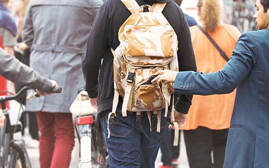How to Avoid Pickpockets on Vacation