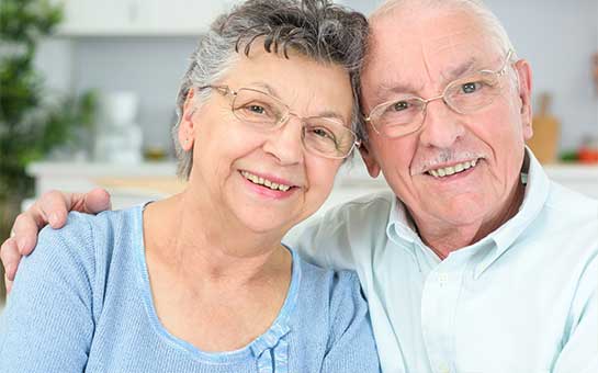 Cobertura de seguro médico para visitantes de 80 años de edad y mayores